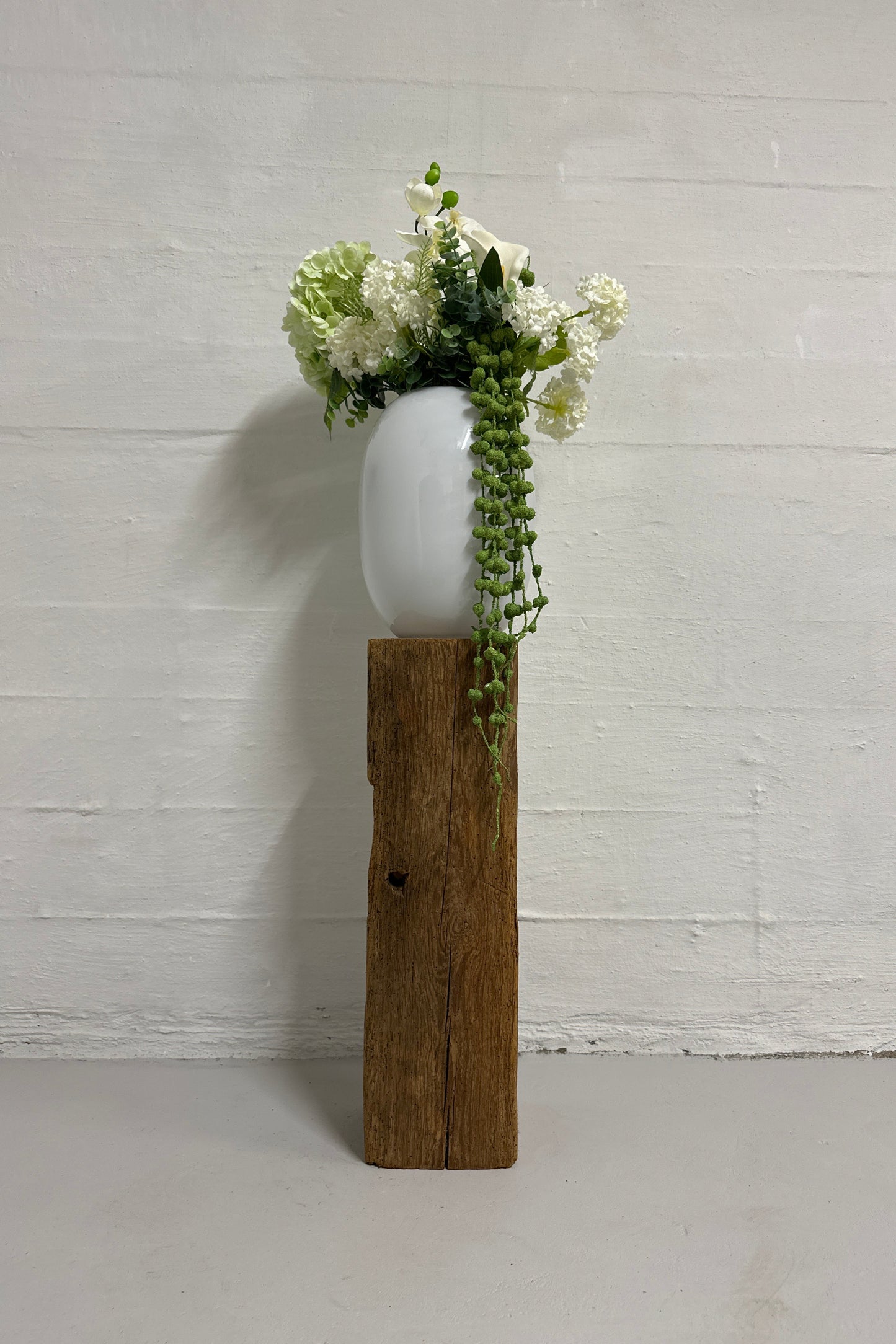 WoodPedestal piedestal mellem fyrretræ