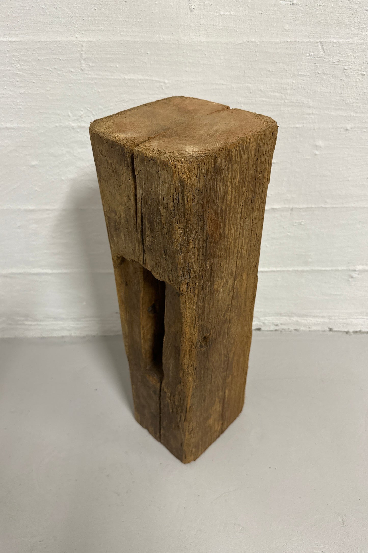 WoodPedestal piedestal mellem fyrretræ