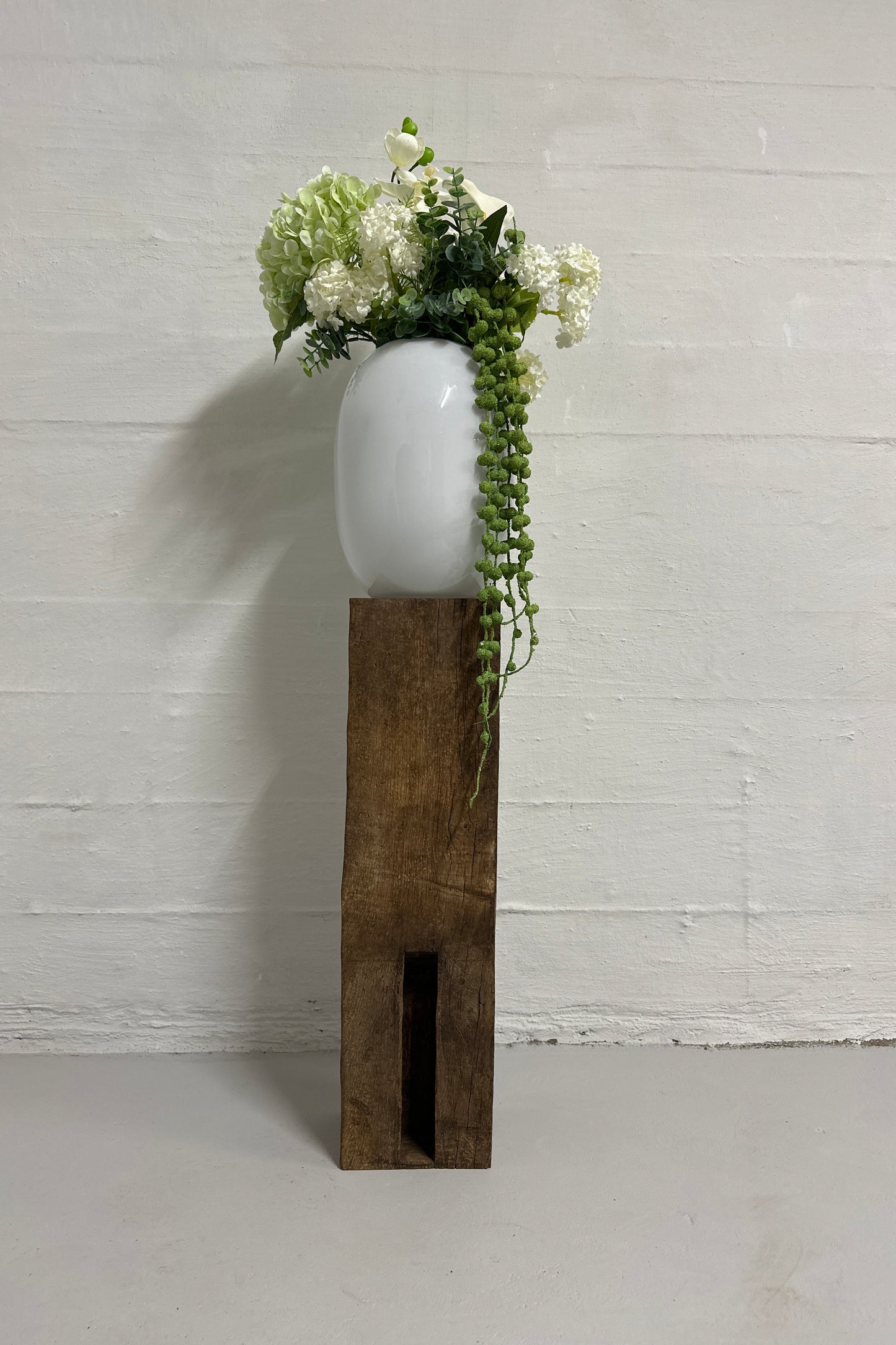 WoodPedestal piedestal mellem egetræ