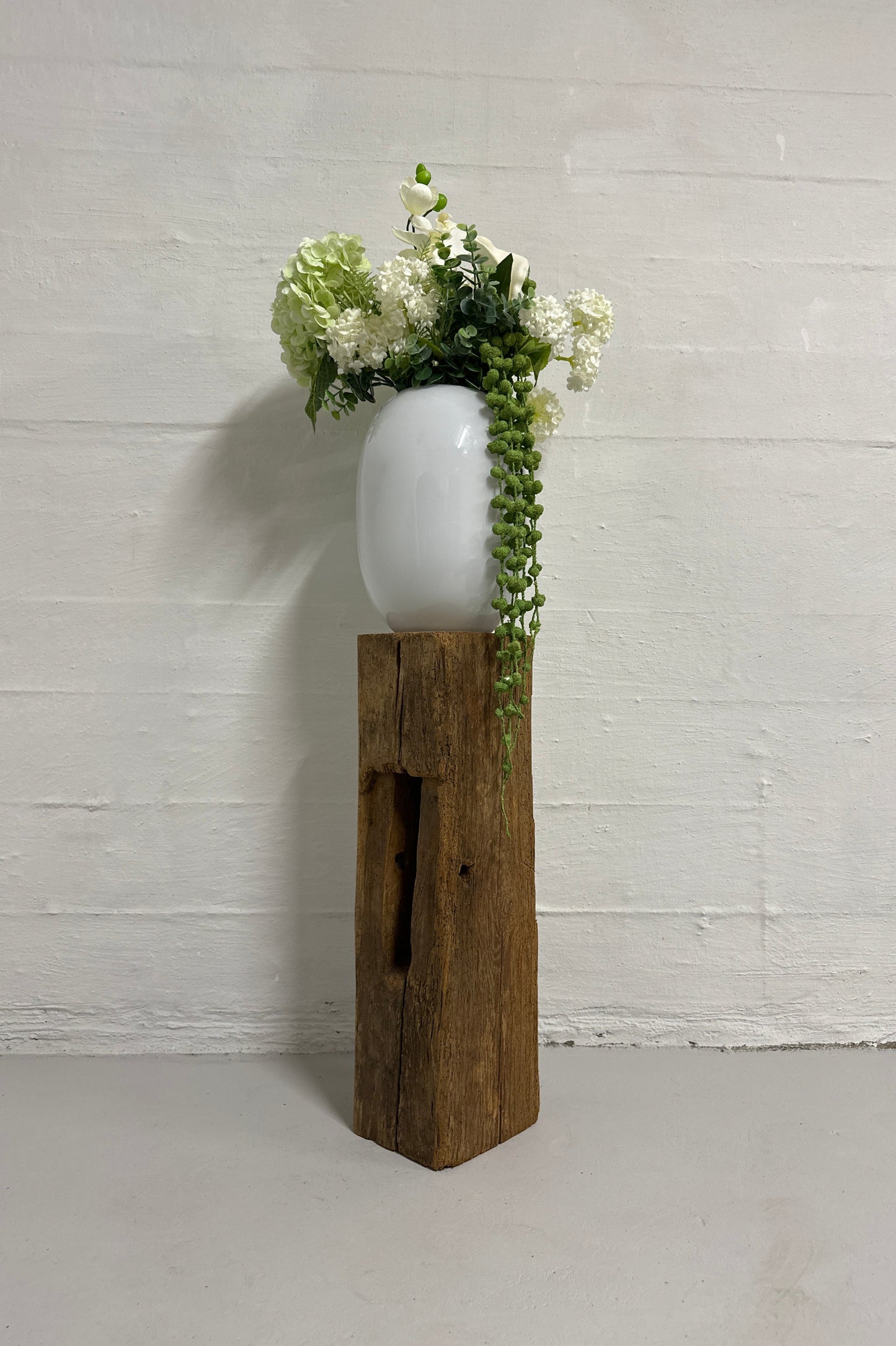 WoodPedestal piedestal mellem fyrretræ